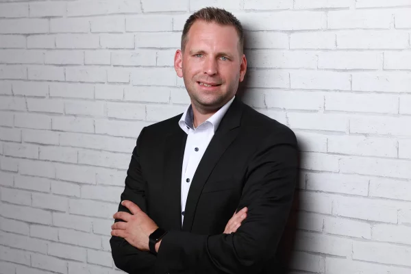 Datenmanagement-Experte Sebastian Schubert kennt die Herausforderungen und begleitet Hersteller mit Know-how und Support