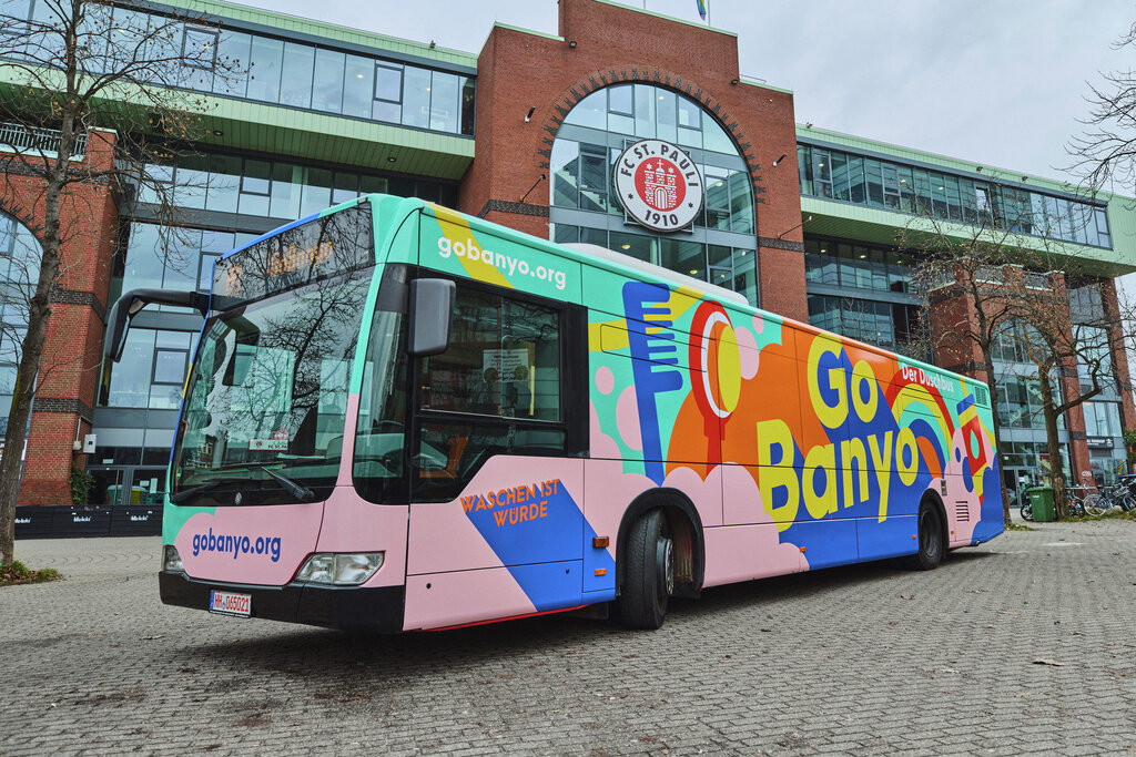 Villeroy & Boch unterstützt neuen Duschbus von GoBanyo