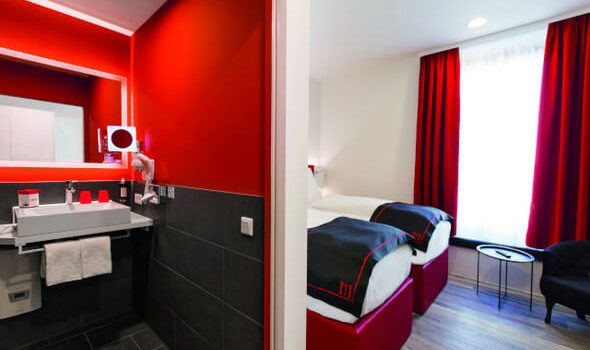Roth sieht Rot: Dormero Hotel mit designstarken Bädern | ARGE Neue Medien