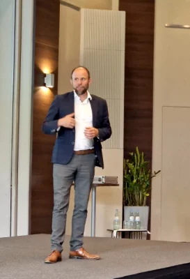 „Die Stärke der ARGE liegt in ihren Handlungsfeldern und der engen Zusammenarbeit mit den
Mitgliedern“, betonte Dr. Tillman von Schroeter